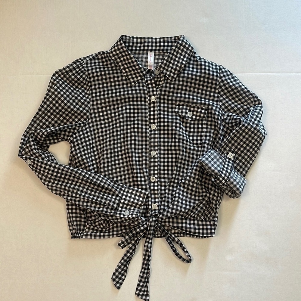 XHILARATION Women’s gingham black&white top ties at the waist Size Medium